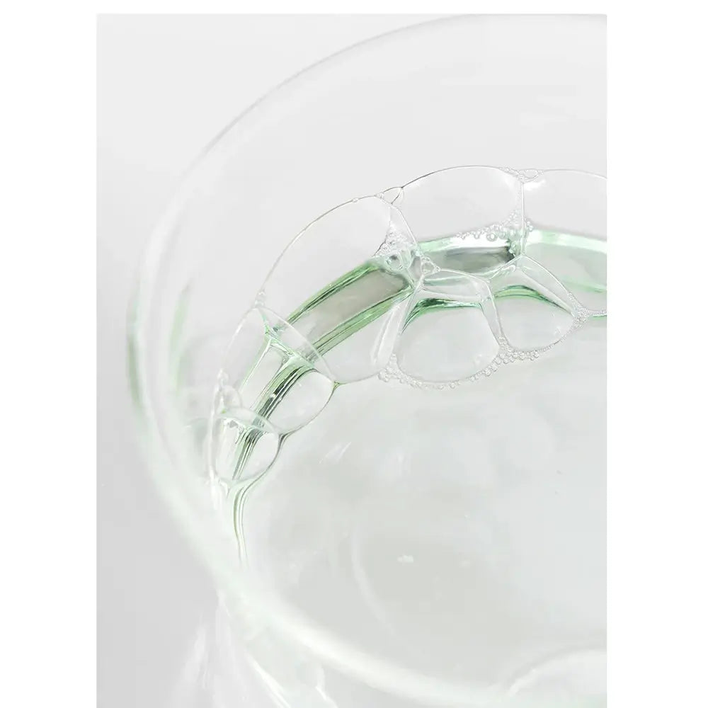 Textura lichidă a tonerului Beauty of Joseon Green Plum Refreshing Toner AHA + BHA