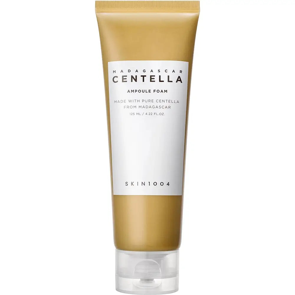 SKIN1004 Madagascar Centella Ampoule Foam 125 ml – tubul spumei de curățare pe fundal alb