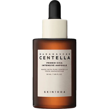 SKIN1004 Madagascar Centella Probio-Cica Intensive Ampoule 50 ml – flacon brun cu pipetă pe fundal alb